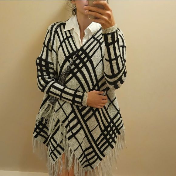 Sisters b&w Plaid fringe poncho shawl cardigan open front - Picture 2 of 9